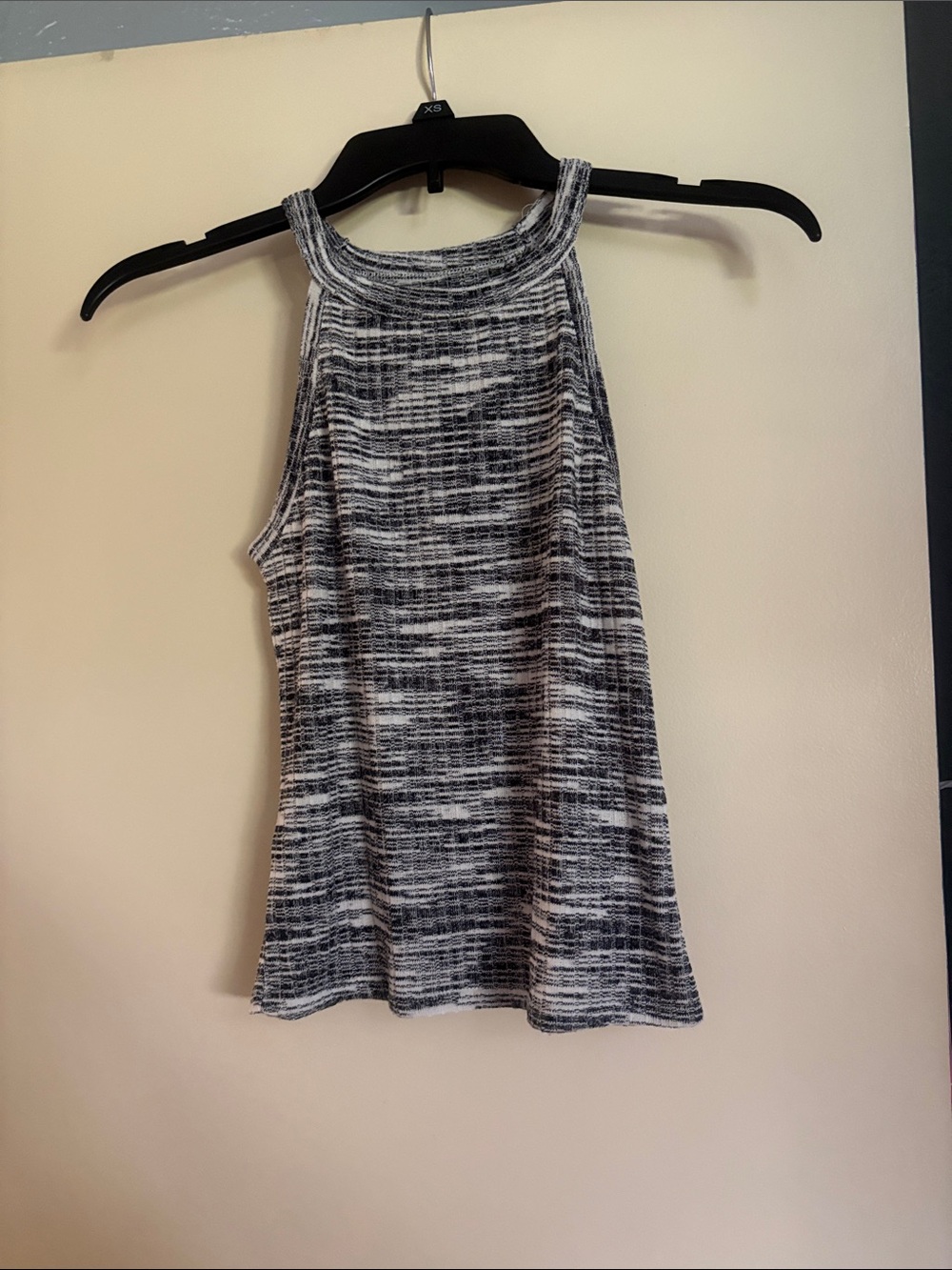 Sleeveless High-Neck Space-Dye Tank Top - Black & White